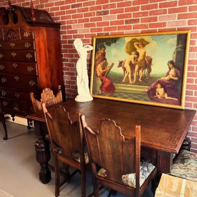 Antique furniture and art inside Lone Star Uniquities